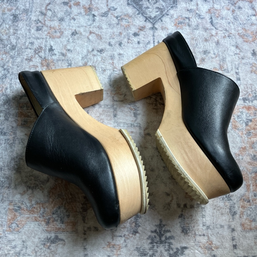 Italian OUIGAL Black Wooden Clogs (Size 9)